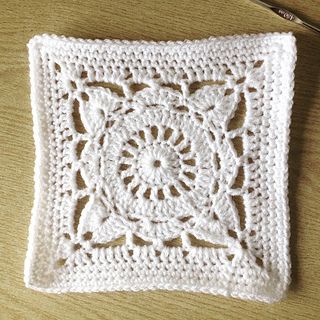 Added 2 extra rows of double crochet (sc) to get to 8” size Willow Granny Square, Willow Square, Ravelry Crochet, Granny Square Crochet Patterns Free, Granny Square Bag, Jersey Tops, Square Blanket, Granny Squares Pattern, 2024 Christmas