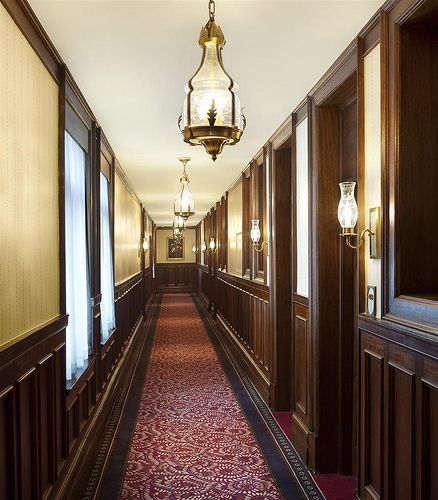 Old Hotel Interior, Historic Hotel Room, Victorian Hotel Lobby, 1920s Hotel Room, Victorian Hotel Room, Victorian Corridor, Vintage Hotel Aesthetic, Old Hotel Room, Bloxburg Teen Room