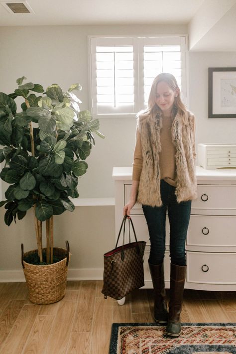 Beige Fur Vest Outfit, Fur Vests Outfits, Faux Fur Vest Outfit, Outfits With Fur, Fur Vest Outfit Ideas, Vests Outfits, Faux Fur Vests Outfits, Tuckernuck Style, Fur Vest Outfit