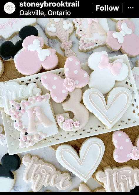 Minnie Mouse Cookies, Twodles Birthday, Girls Birthday Party Themes, 1st Birthday Party Decorations, Third Birthday Party, Kids Birthday Themes, Minnie Party, Minnie Mouse Birthday Party, Minnie Birthday