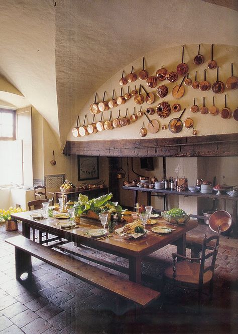 French farmhouse kitchen with copper pan collection Bohemian Country Kitchen, European Country Kitchen, Antique Cookware, Farm Kitchen Ideas, Cooper Kitchen, European Farmhouse Kitchen, Victorian Kitchens, Educational Design, Old World Kitchens