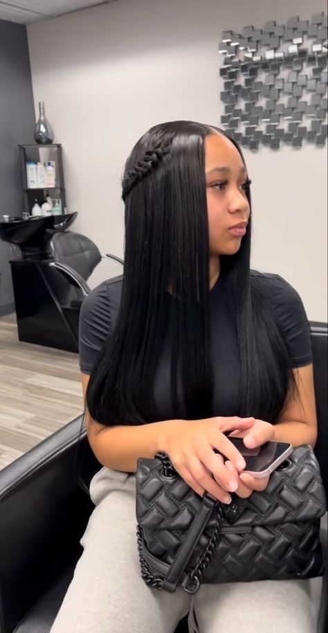 Flat Quick Weave, Middle Part Straight Hair, Middle Part Quick Weave, Quick Styles, Black Hair Inspiration, Sleek Ponytail Hairstyles, Black Ponytail Hairstyles, Straight Wigs, Weave Styles