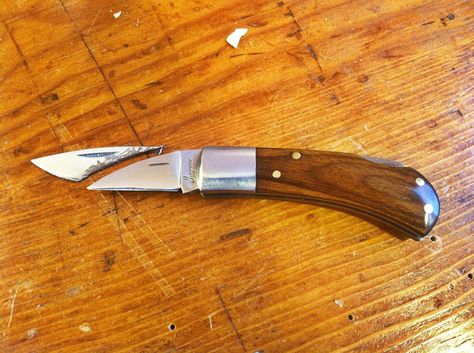 Can’t stop, won’t stop!… Modifying pocket knives for wood carving.  #addicted Wooden Pocket Knife, Carving Knife Set, Whittling Knife, Diy Knife, Wood Carving Tools Knives, Wood Knife, Chip Carving, Wood Carving Patterns, Carving Wood