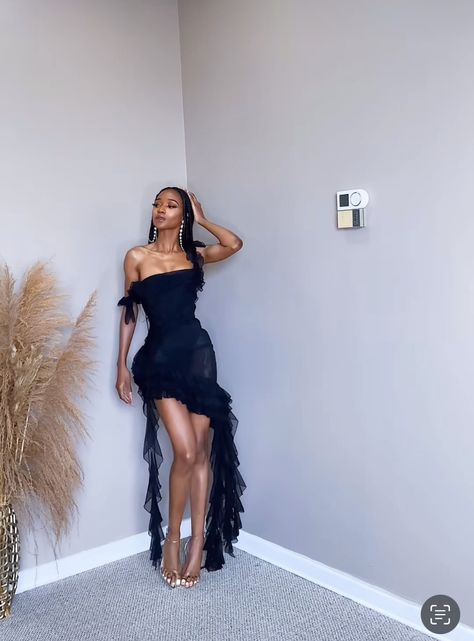 Fancy Dress Black Women, Baddie 18th Birthday Outfits, Chic Feminine Style, Dope Fashion Outfits, Bad And Boujee Outfits, Baddie Dresses, 18th Birthday Outfit, Irregular Skirt, Classy Prom Dresses