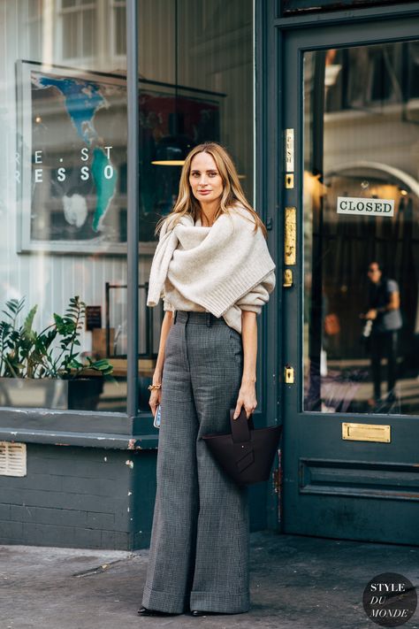 Lauren Santo Domingo by STYLEDUMONDE Street Style Fashion Photography20180915_48A5509 Wide Legged Pants, Popsugar Fashion, London Street Style, Looks Street Style, Street Style Trends, Outfit Trends, Business Outfit, Mode Inspo, Looks Chic