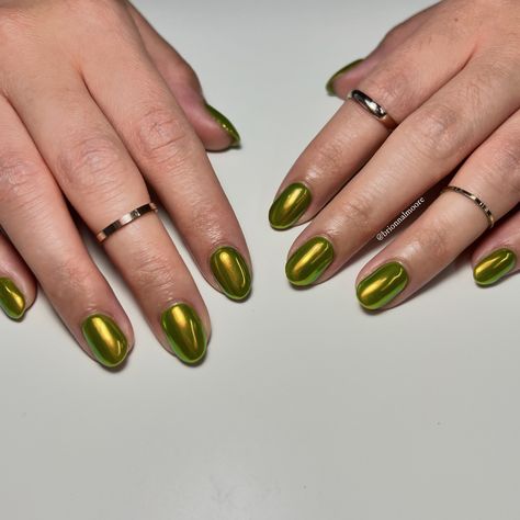 Green Nails +Chrome Powder🍏💚✨ ⚡️save for nail inspo ⚡️share with a friend who would wear these Using the color “Raising The Bar” with Topaz chrome powder for this beautiful nail look as we transition into fall nails🤩 are you ready for fall nails? ⚡️code Brionna saves you on PLA goodies 🛍️ ⚡️follow to see the chrome nail art tutorial #greennails #chromenails #chromenailart #chromenail #glitternailart #fallnailart #fallnails #falltrends #nailinspiration #nailsdaily #nailidea #nailideas #diyna... Green Nails Chrome, Green Chrome Nails Designs, Nails Chrome Powder, Green Chrome Nails, Nails Chrome, Chrome Nail Art, Chrome Nails Designs, Chrome Nail, Green Chrome