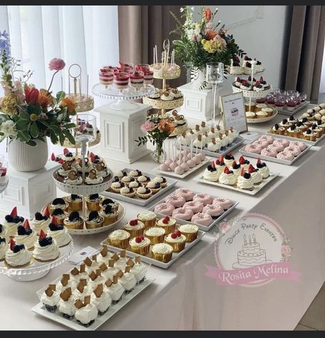 Desserts For Wedding, Classy Bridal Shower Ideas, Wedding Dessert Bar, Decoration Buffet, Catering Food Displays, Patisserie Fine, Party Food Buffet, Dessert Table Decor, Sweet Bar