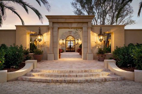 Mediterranean hilltop estate offers inviting luxury in Santa Barbara Mediterranean Style Homes, Mediterranean Home Decor, Tropical Home Decor, Casas Coloniales, Mediterranean Home, Tuscan Style, Mediterranean Homes, Tropical Houses, French Country House