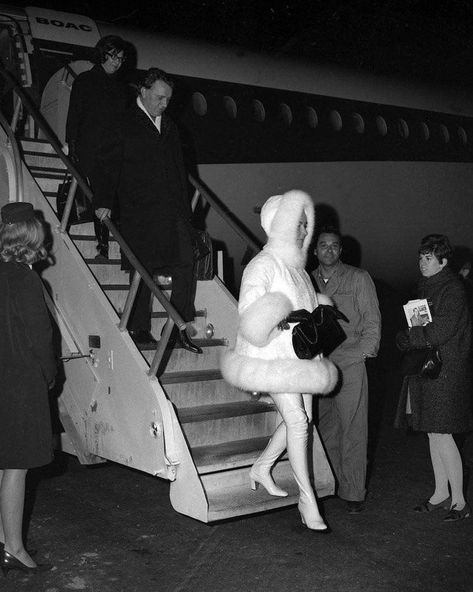 Ski Aesthetic, Celebrity Airport Style, Vogue British, Richard Burton, Swinging 60s, Editorial Shoot, Jane Birkin, Vintage Ski, Elizabeth Taylor