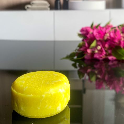 Awapuhi Shampoo Recipe, Conditioner Bar Recipe, Lush Shampoo Bar, Diy Shampoo Bar, Hair Conditioner Bar, Honey Shampoo, Shampoo Bar Recipe, Homemade Body Care, Shampoo Recipe