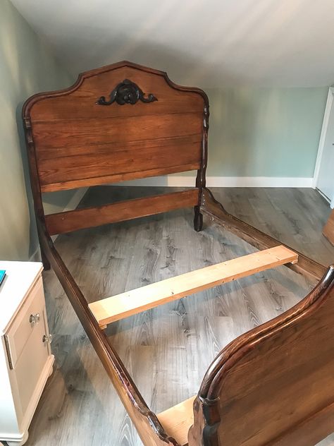 Antique Wood Bedroom Ideas, Vintage Full Size Bed, Antique Bed Frames, Antique Beds Wooden, Vintage King Bed, Antique Bed Makeover, Antique Bedframes, Vintage Wood Bed, Antique Headboard Ideas