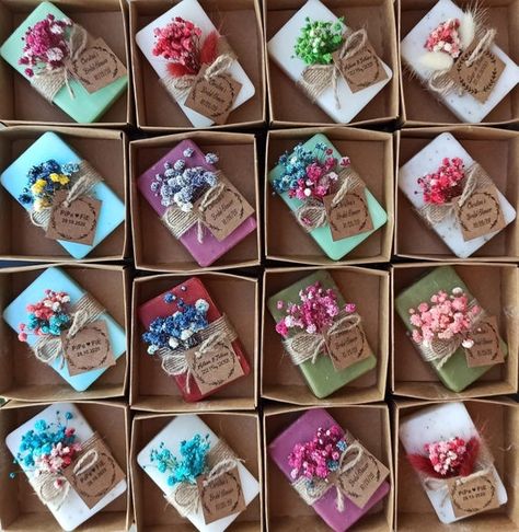 Budget Wedding Favours, Kpop Christmas, Wedding Guest Gifts, Wedding Favours Luxury, Babyshower Party, Soap Wedding Favors, Soap Gifts, Chocolate Wedding Favors, Wedding Shower Favors