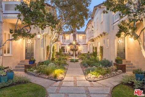 Courtyard Apartments, Los Angeles Apartments, Apartment Exterior, Foreclosed Homes, Townhouse Designs, Apartment Architecture, Los Angeles Homes, Garden View, House Prices