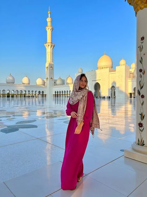 #grand #mosque #abudhabi #picture Dubai Picture Ideas, Abu Dubai, Dubai Outfits Ideas, Best Hotels In Dubai, Grand Mosque Abu Dhabi, Dubai Photoshoot, Dubai Outfit, Greece Cruise, Morocco Fashion