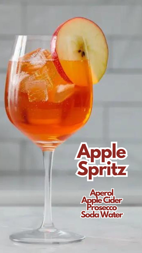 Apple Spritz Spritz Recipes, Appletini Recipe, Apple Cocktails, Aperol Cocktails, Spritz Cocktails, Rose Spritz, Cocktail Cards, Breakfast Cocktails, Apple Cider Cocktail