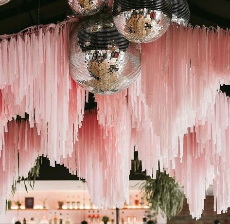 Ceiling Party Decor Ideas, Pink Hens Party Decorations, 18th Birthday Disco Party, Big Party Decorations, Green Disco Party, Pink Gatsby Party, Classy Backyard Party, Studio 54 Party Decor, House Party Decorations Birthday