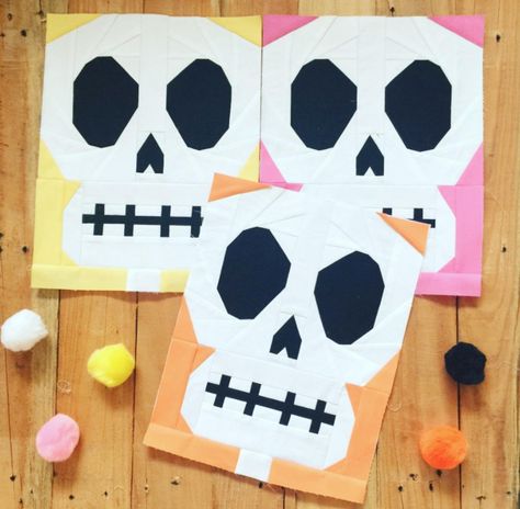 Free Quilt Pattern: Skull Paper Pieced Pattern Halloween Quilt Patterns, Fabric Origami, Foundation Paper Piecing Patterns, Spooky Stuff, Quilt Sewing Patterns, Paper Pieced Quilt, Halloween Quilts, Fall Quilts, Foundation Piecing