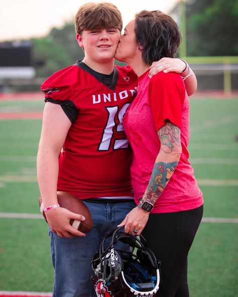 I wanted to take pictures with my 13 year old QB as time is passing by quickly and hes growing up fast I was finally able to hop in a few of his Football Photo Shots. Mother Son Football Poses, Football Mom Photos, Football Mom Photoshoot, Mother Son Football Pictures, Football Mom And Son Pictures, Football Mom Picture Ideas, Mom/son Football Pictures, Moms Of Fall Football Picture, Mom And Son Football Photo Ideas