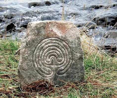 Standing Stones Garden, Celtic Stone Carving, Ancient Stone Carvings, Stone Henge Tattoo, Celtic Labyrinth, Stone Labyrinth, Ancient Celtic Art, Neolithic Art, Rock Carving