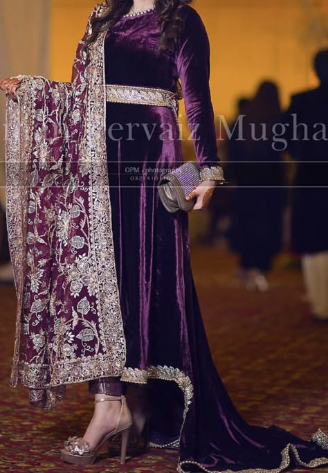 Valvet Dress, Velvet Pakistani Dress, Velvet Dresses Outfit, Purple Velvet Dress, Dress Pakistani, Velvet Dress Designs, Gaun Fashion, Pakistani Wedding Outfits, 파티 드레스