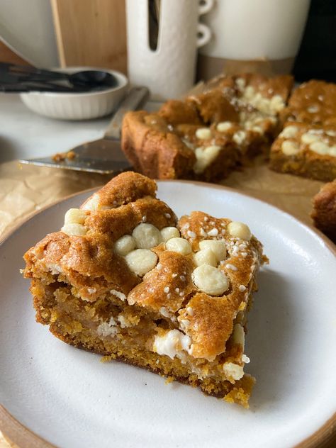 Pumpkin Spice White Chocolate Chip Blondies White Chocolate Chip Blondies, Pumpkin White Chocolate, White Chocolate Blondies, Vegan Pumpkin Spice, Recipes Pumpkin, Chocolate Chip Blondies, Vegan White Chocolate, White Chocolate Chip, White Chocolate Chip Cookies