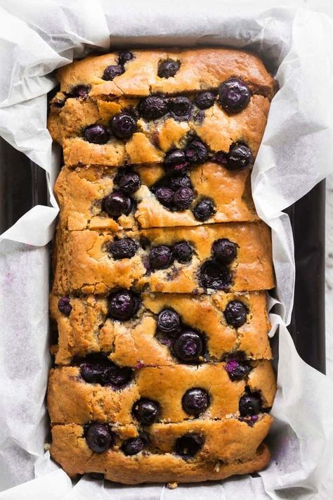 Blueberry Banana Bread recipe made in just one bowl! Moist and tender crumb, it's loaded with blueberries and made with no eggs and no milk! Vegan, Gluten Free, Dairy Free. Banana Bread No Eggs, Blueberry Zucchini Bread, Blueberry Zucchini, Blueberry Banana Bread, Banana Blueberry Muffins, Blueberry Bread, Vegan Blueberry, Healthy Blueberry, Vegan Bread