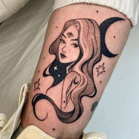 Big Feminine Tattoos, Plus Size Tattooed Women, Plus Size Tattoo Ideas, Plus Size Tattoos, Line Drawing Tattoos, Magic Witch, Magic Tattoo, Tattoo People, Chest Tattoos