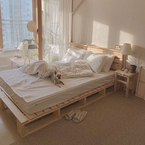 White Beige Bedroom, Beige Bedroom Decor, Beige Room, Pallet Bed, Beige Bedroom, Dekorasi Kamar Tidur, Redecorate Bedroom, Minimalist Room, Room Design Bedroom