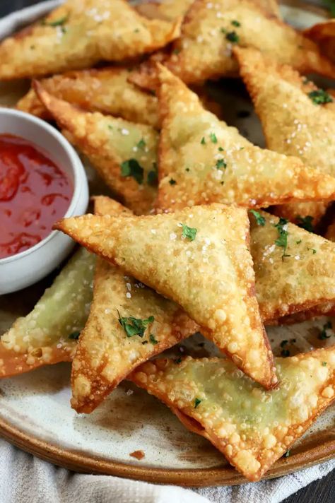 Hor Dourves, Wonton Appetizers, Horderves Appetizers, Guacamole Bites, Wonton Recipes, My Favorite Food, Soup Easy, Good Healthy Snacks, Holiday Appetizers