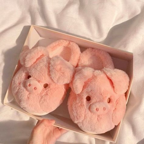 Cute Fluffy Slippers, Pig Slippers, Shoes Display, Fun Slippers, Fluffy Shoes, Pig Design, Soft Heels, Cozy Slippers, Animal Slippers