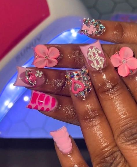 Short Extra Nail Designs, Barbie Duck Nails, Almond Nails Barbie, Short Baddie Nail Designs, Acrylic Nails Barbie, Barbie Theme Outfit, Barbie Acrylic Nails, Short Bling Nails, Barbie Aesthetic Outfit