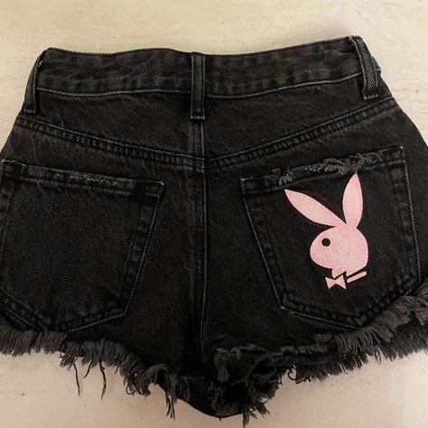 Black Shorts Aesthetic, Playboy Outfits, Playboy Clothes, Pacsun Pants, Shorts Y2k, Y2k Shorts, 2000s Fashion Outfits, Baggy Pants, Really Cute Outfits