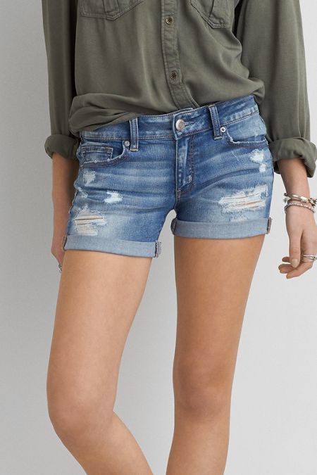 American Eagle Outfitters AE Denim X Café Midi Short American Eagle Outfits Winter, American Eagle Outfits, Affordable Fashion Women, Zipper Shorts, Blue Denim Shorts, Mom Shorts, Indie Fashion, Date Outfits, Mens Outfitters