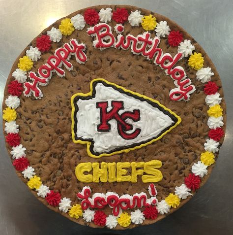 KC Chiefs Superbowl Desserts, City Images, Cookie Cake Birthday, Football Birthday Party, Chiefs Logo, Football Cake, Superbowl Party Food, Football Birthday, Kc Chiefs