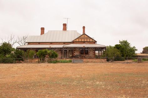 Old Australian Farmhouse, Australian Farmhouse Exterior, Farmhouse Australia, Australia Farmhouse, Brick Farmhouse Exterior, Australian Country Houses, Country Home Exterior, Big Cottages, Brick Farmhouse