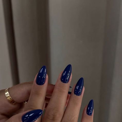 ALBA on Instagram: "Your point of view from @blueskykosova 🧚‍♀️" Autumn Nails Blue, Silver And Navy Nails, Navy Nails Almond, Almond Navy Blue Nails, Navy Almond Nails, Navy Blue Almond Nails, Dark Blue Almond Nails, Navy Nail Ideas, Almond Nails Blue