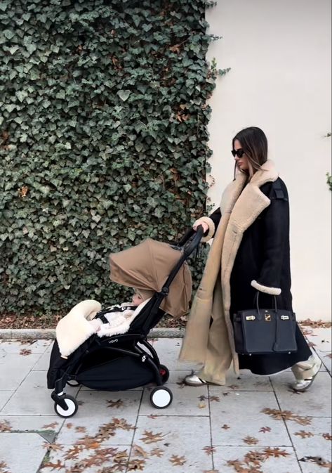 Rich City Mom Aesthetic, Birken Bag Mom Aesthetic, Expensive Mom Aesthetic, Aesthetic Mom Lifestyle, Boss Mama Aesthetic, Rich Mom Aesthetic Black, Range Rover Mom Aesthetic Black, Boss Mom Outfits, Rich Suburban Mom Aesthetic