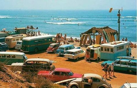 California Beach Scene 1970s. https://t.co/SDQed9A2sx Angeles Aesthetic, 1970s Aesthetic, Sun Space, Maxon Schreave, Gil Scott Heron, 70s Aesthetic, California Surf, Surfing Photography, Vintage Surf