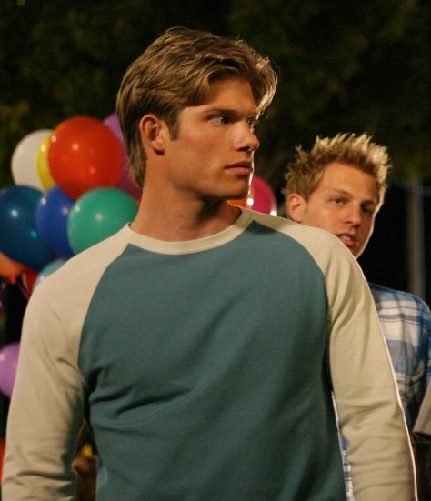 Chris Carmack in The O.C., episode 109 (2003) American Actors Male, Atesh Salih, Chris Carmack, Dear Future Husband, Blonde Guys, The Oc, Model Face, Handsome Actors, Grey's Anatomy