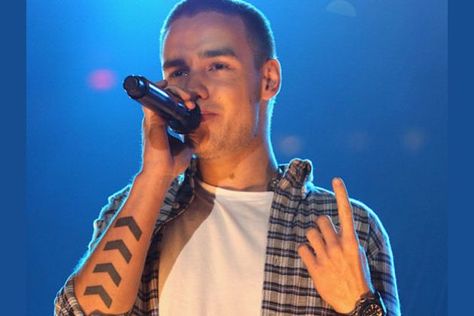 Liam Payne Tattoos, Liam Tattoo, One Direction Tattoos, One Direction Albums, Justin Foley, Circle Tattoo, Ya Books, S Tattoo, Tattoo You