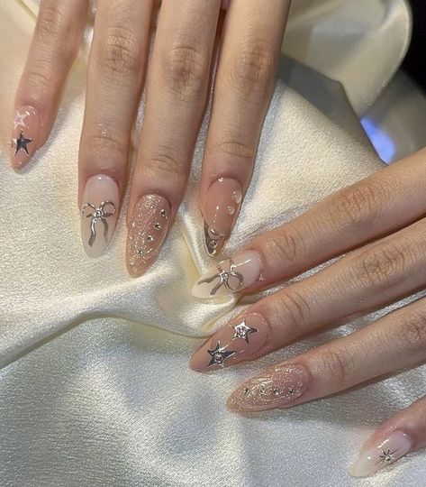 Gem Nail Ideas, Silver Gem Nails, Summer Bday Nails, Holiday Nails Silver, Korean Nail Ideas, Red And Silver Nails, Silver Nail Designs, Korean Nail, Korean Nails