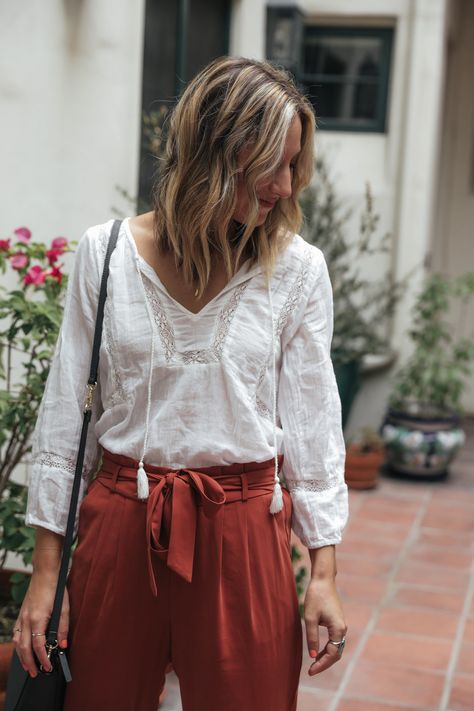 White Boho Shirt Outfit, Boho Shirt Outfit, White Peasant Top Outfit, White Blouse Outfit Summer, Boho Blouse Outfit, White Boho Outfit, Boho Top Outfit, Boho Tops For Women, Western Boho Outfits