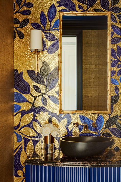 10 Designer Ideas for Creating Whimsical Powder Rooms - Chairish Blog Fun Powder Room Ideas, Bold Powder Room, Colorful Powder Room, Dramatic Powder Room, Luxury Powder Room, Wallpaper Powder Room, Powder Room Wallpaper, Powder Room Decor, Wallpaper Ceiling