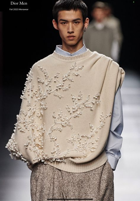 Embroidery On Knitwear, Embroidery Knitwear, Runway Knitwear, Donna Karan Dress, Designer Sweater, Knitwear Fashion, Embroidered Clothes, Kurta Designs, Gentleman Style