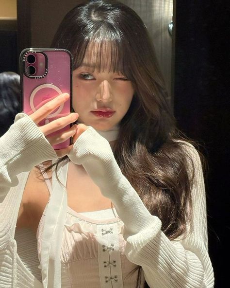 w🐰ny✨️🤍 Ulzzang Fashion, Pretty Selfies, Girl Icons, Cute Anime Couples, Kpop Girl Groups, Instagram Update, Role Models, Korean Girl, South Korean Girls