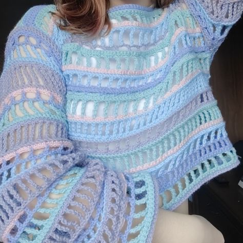 crochet idea Mesh Crochet Sweater, Crochet Mesh Sweater, Mesh Crochet Top, Mesh Crochet, Crochet Wearables, Mesh Sweater, Crochet Sweaters, Diy Things, Crochet Things