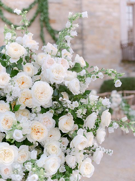 David Austin Wedding, Bouquet Styles, Classic Wedding Reception, Classic Wedding Bouquet, Ivory Wedding Flowers, White Rose Wedding Bouquet, Floral Arches, Wedding April, Classic Wedding Inspiration