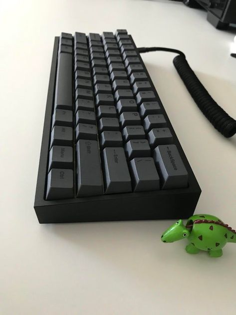 Can You Bring Keyboard On A Plane? Custom Gaming Keyboard, Black And White Mechanical Keyboard, Keyboard 40%, Black Mechanical Keyboard, Cool Keyboards, Mechanical Keyboard Aesthetic, Custom Keyboard Keycaps, Custom Keyboards, Keyboard Custom