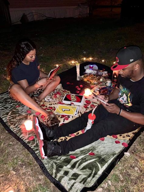 Cute Date Setups, Black Couples Movie Night, Cute Picnic Ideas For Couples, Date Night Ideas At Home Romantic Black Couples, Date Night Ideas Black Couples, Couple Home Date Ideas, Couple Date Night Pictures, Date Ideas Black Couples, Couple Date Ideas At Home