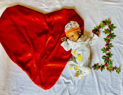 Month wise baby Photoshoot 1st Month Photoshoot Ideas At Home, Rose Petals Photoshoot, Petals Photoshoot, Baby Boy Photoshoot, Boy Photoshoot, 1 Month Baby, Photoshoot At Home, Photography Ideas At Home, Baby Shoot